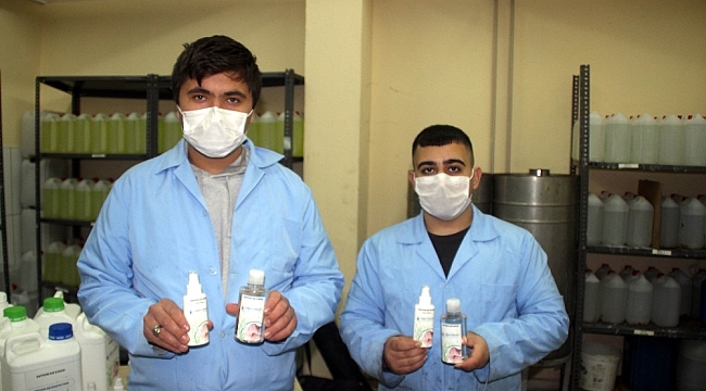 Öğretmen ve öğrenciler ilki başardı, sıfır alkollü bitkisel dezenfektan üretti