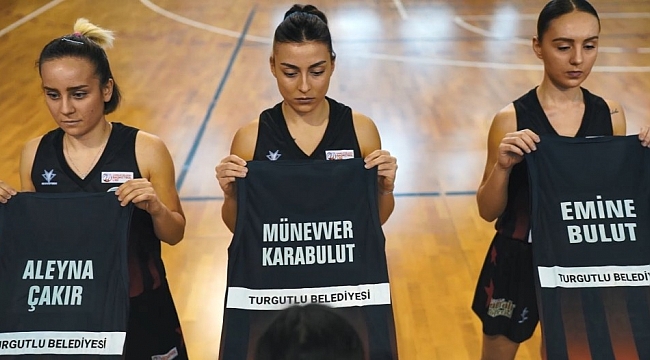 Öldürülen kadınların isimleri formalarda