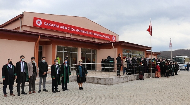 Öldürülen meslektaşları için saygı duruşu yaptılar, tek yürek olamadılar