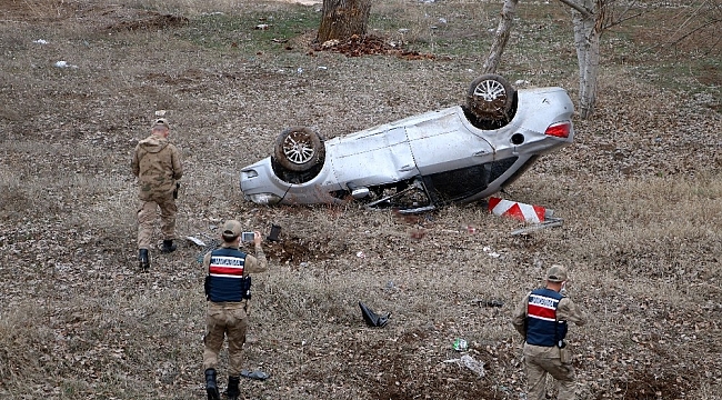 Otomobil tarlaya uçtu: 2 ağır yaralı
