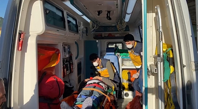 Pendik'te feci kaza: Freni boşalan otobüs tıra çarptı