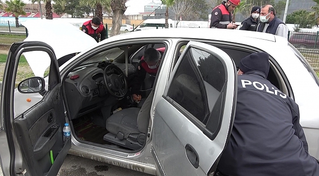 Polisin dikkati bir otomobili yanmaktan kurtardı