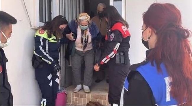 Polisler yaşlı çifti aşıya götürdü, gönülleri fethetti