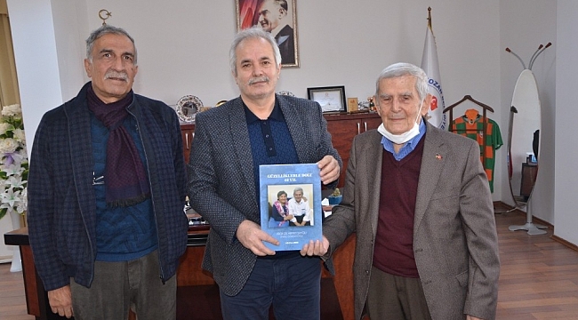 Prof. Dr. Saygılı, "Güzellikler Dolu 42 Yıl" kitabı ile gençlere hoşgörüyü anlattı
