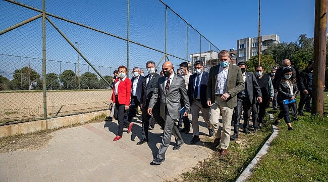 "Acil Çözüm Ekipleri" Bornova'nın mahallelerinde işbaşı yaptı