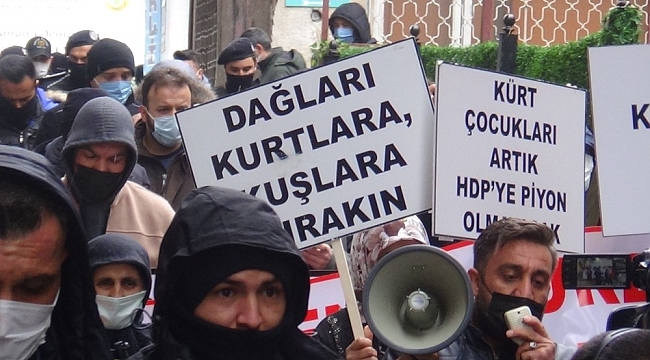 "Evlat Nöbeti" tutan ailelerle esnaf arasında gerginlik