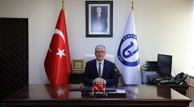 Rektör Uzun: "İstiklal Marşı'mız geçmişimizin bir özeti, istikbalimizin de rehberidir"