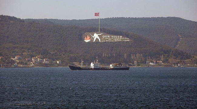 Rus askeri ikmal gemisi 'IMAN' Çanakkale Boğazı'ndan geçti