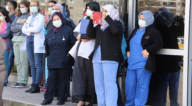 Sağlık çalışanları ve hastalara büyükşehirden moral