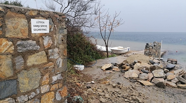 Sahile örülen "utanç duvarı" çevrecileri ayağa kaldırdı