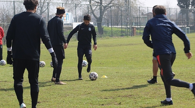 Sakaryaspor, lider Eyüpspor'un 16 puan gerisinde