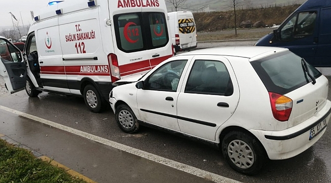 Samsun'da 1'i ambulans 5 aracın karıştığı zincirleme kaza: 3 kişi yaralandı