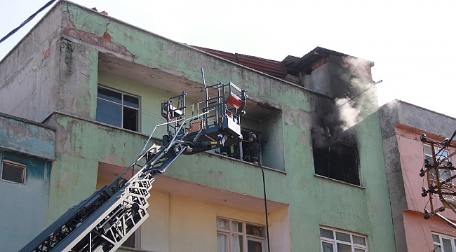 Samsun'da 4 katlı apartmanda yangın paniği