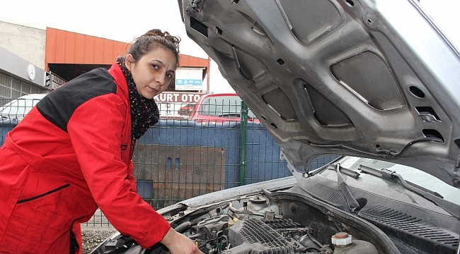 Sanayide muhasebeci olarak girdiği işletmede dizel araçların enjektörünü tamir ediyor