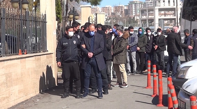 Şanlıurfa merkezli FETÖ operasyonunda yakalanan 35 şüpheliden 8´i tutuklandı