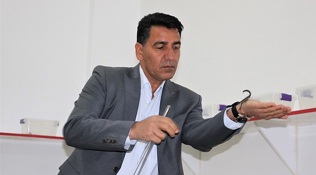 Şanlıurfalı "Akrep Ali" 10 yaşından beri kara akreplerle yaşıyor