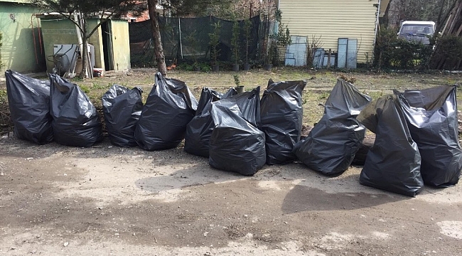 Sapanca Gölü çevresinden 10 poşet çöp toplandı