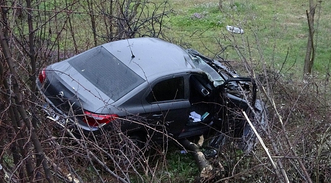 Şarampole yuvarlanan otomobilin sürücüsü ölümden döndü