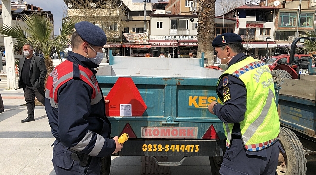 Sarıgöl'de jandarma traktör sürücülerini bilgilendirdi