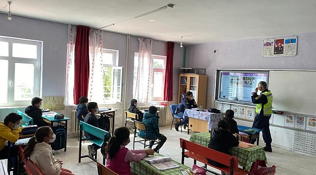 Selendi'de öğrencilere jandarmadan trafik eğitimi