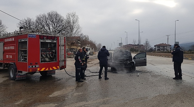 Seyir halindeki otomobil alev aldı