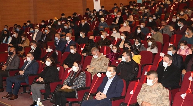 Siirt'te 'Hayırsız Evlat' adlı tiyatro oyunu sergilendi