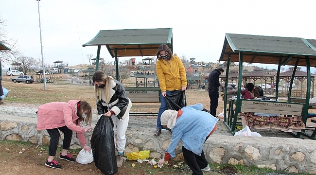 Siirt'teki çevre temizliği etkinliğine Ukraynalı turistler de katıldı