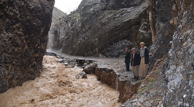 Şırnak'ı sel vurdu: Köy yolları, ahır ve tarlalar sular altında kaldı