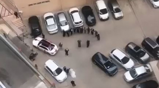 Site otoparkında davul zurna eşliğinde korona halayı