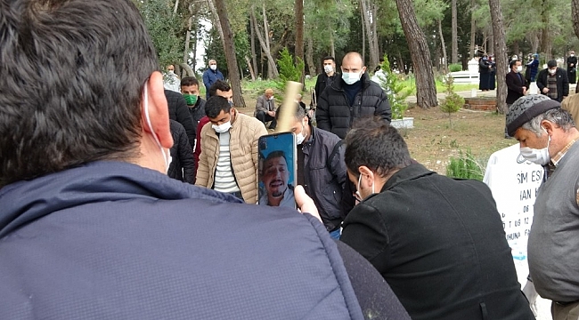 Şizofren oğlunun öldürdüğü anne gözyaşları arasında toprağa verildi