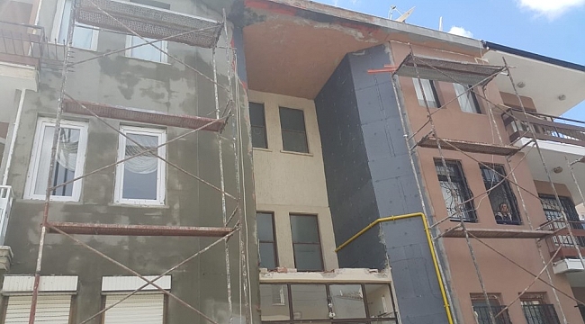 Söke'de inşaattan düşen 2 işçi yaralandı.