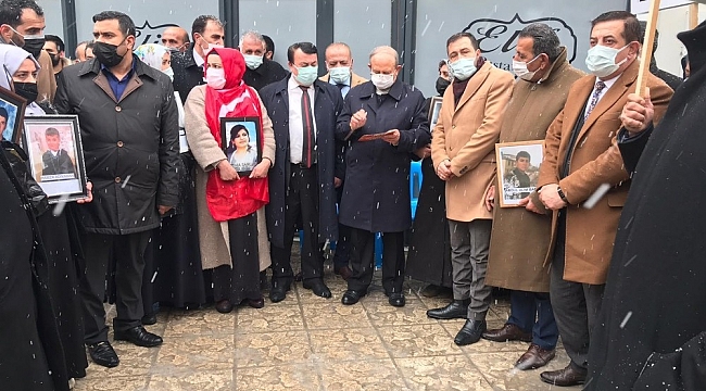STK'lardan Van'da evlat nöbeti tutan annelere destek