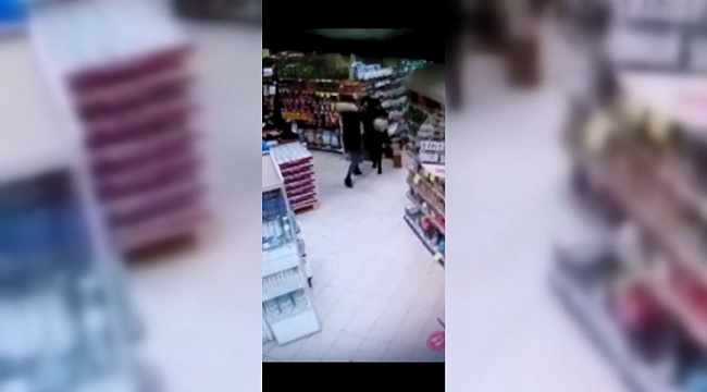 Süper markette kadınların kavgası kameraya yansıdı