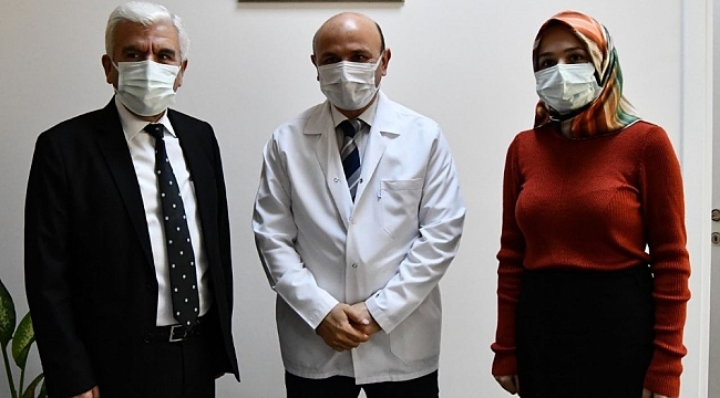 Sürpriz ziyarette doktor başkana duygulandıran sürpriz