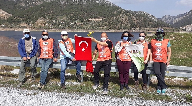 Suyun önemine dikkat çekmek için 15 kilometre yürüdüler