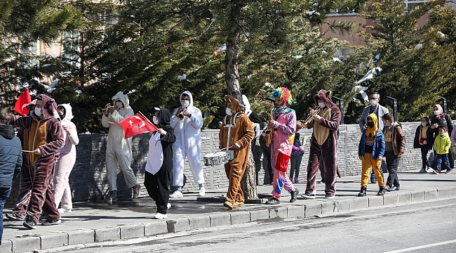 Talas'ta maskotlu bando takımı hafta sonuna damga vurdu
