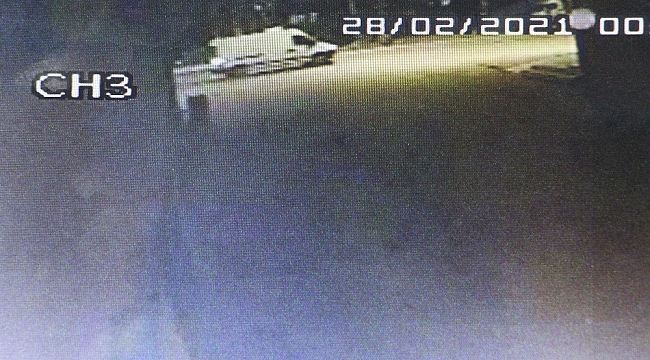Talihsiz moto kurye kamyonetin altında 650 metre sürüklenmiş