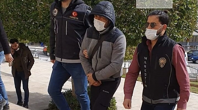 Tantunili esrar servisine polis baskını