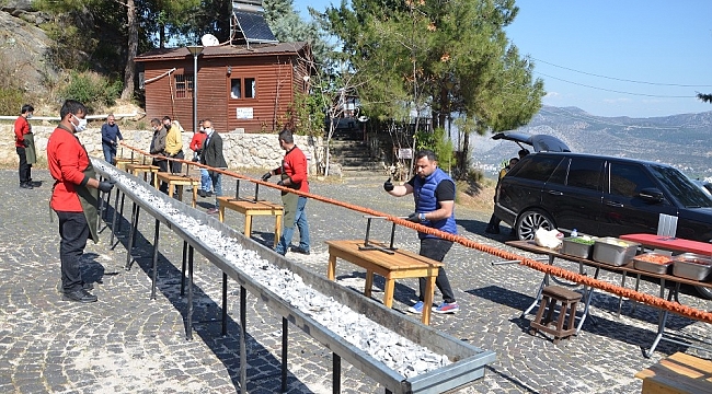 Tarihi kente 20 metrelik boru kebabıyla tanıtım