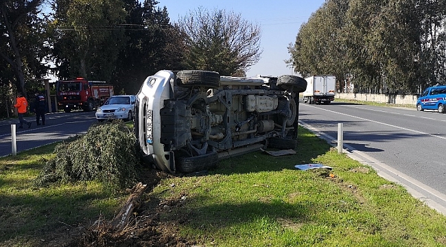 Tarsus'ta belediye aracı kaza yaptı: 3 yaralı