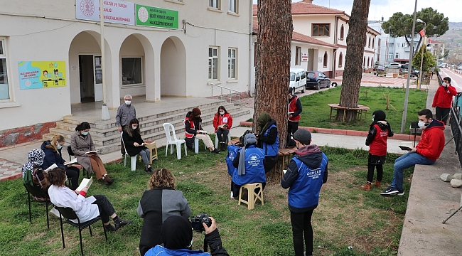 Taşova'da farkındalık için 15 dakika kitap okudular