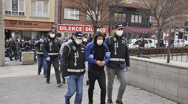 Tefecilikten mahkemeye çıkarılanlardan 1'i tutuklandı