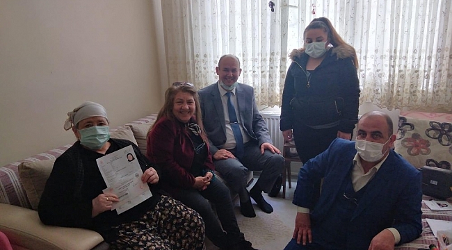 Tepebaşı İlçe Nüfus Müdürlüğü, 65 yaş üstü vatandaşların evine giderek hizmet verdi