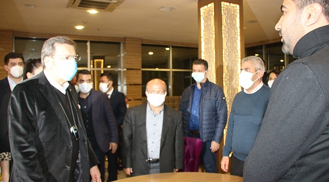 TOBB Başkanı Hisarcıklıoğlu'dan evlat nöbetindeki ailelere ziyaret