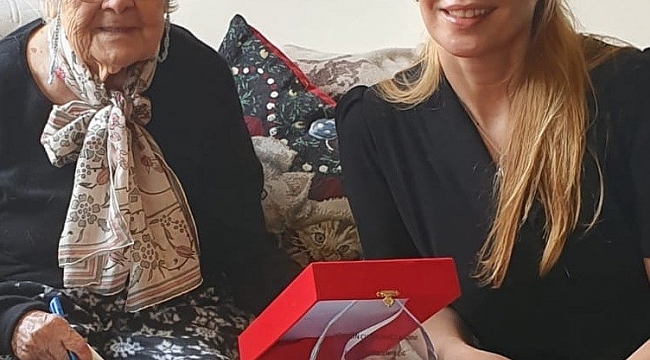 TÜGİAD'dan Muazzez İlmiye Çığ'a yüz yılın Cumhuriyet kadını ödülü
