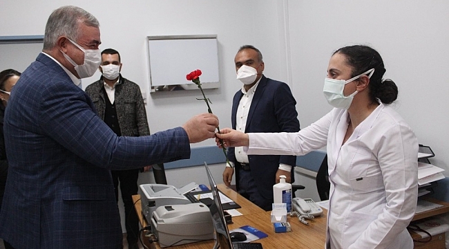 Turanlı, sağlık çalışanlarını ziyaret etti
