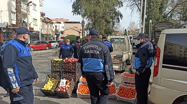 Turgutlu'da kurallara uymayan seyyar satıcılara işlem yapıldı
