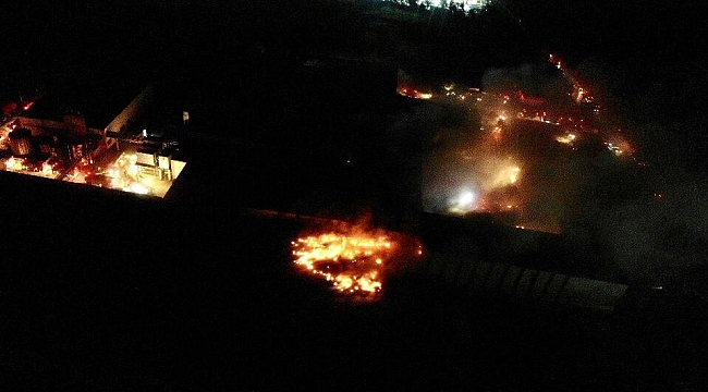 Tuzla'da yangın çıkan fabrika havadan görüntülendi