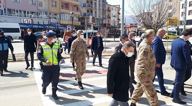 Tuzluca'da yaya geçitlerinde, Yayalara öncelik için farkındalık etkinliği gerçekleştirildi