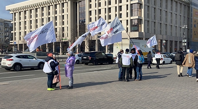 Ukrayna'da yeni karantina kararı protesto edildi
